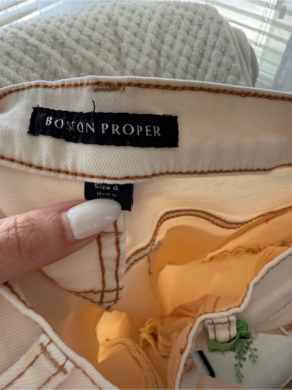 Boston Proper Cream Wide Leg Jeans Size 4 Contrast Stitch - Picture 4 of 4